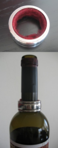 Кольцо, которое одевается на горлышко бутылки, предохраняет от стекания капель вина