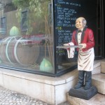 Винный бар "Вино без принципа" в историческом центре Лиссабона