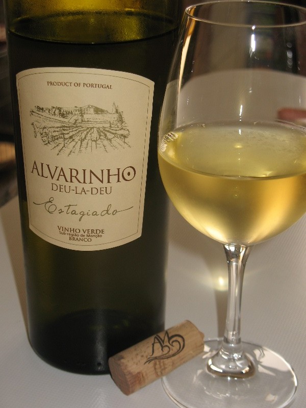 DEU LA DEU Alvarinho Estagiado - португальское зеленое выдержанное вино