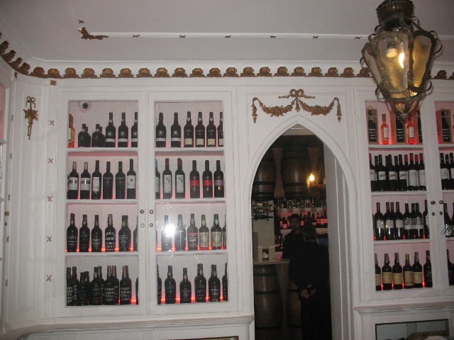 Винный бар в Лиссабоне The Old Pharmacy
