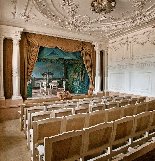 Театр во дворце Паласиу да Брежоейра, Монсау, Виньюш Вердеш